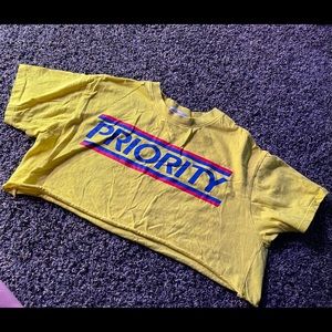 Yellow cropped top 🧺